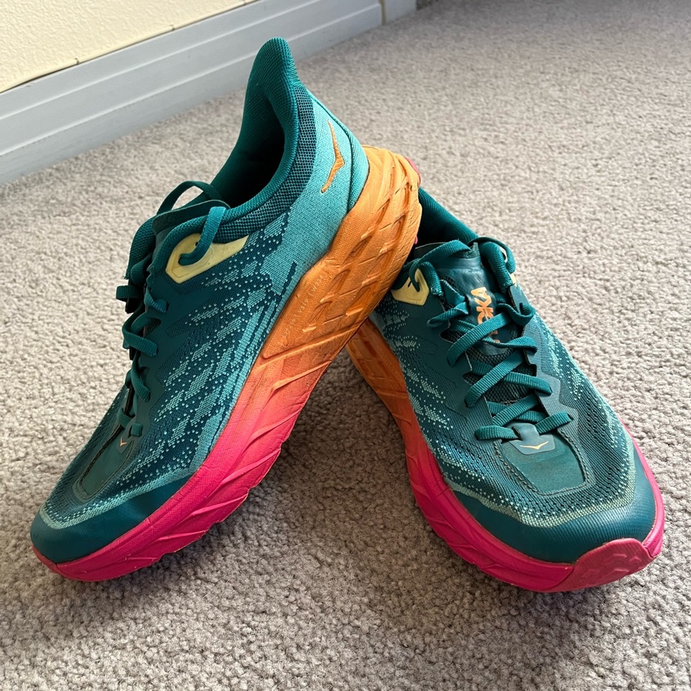 Women’s Hoka Speedgoat 5 size 8.5